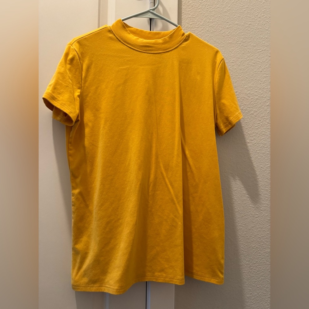 April - Medium - Yellow shirt sleeve shirt